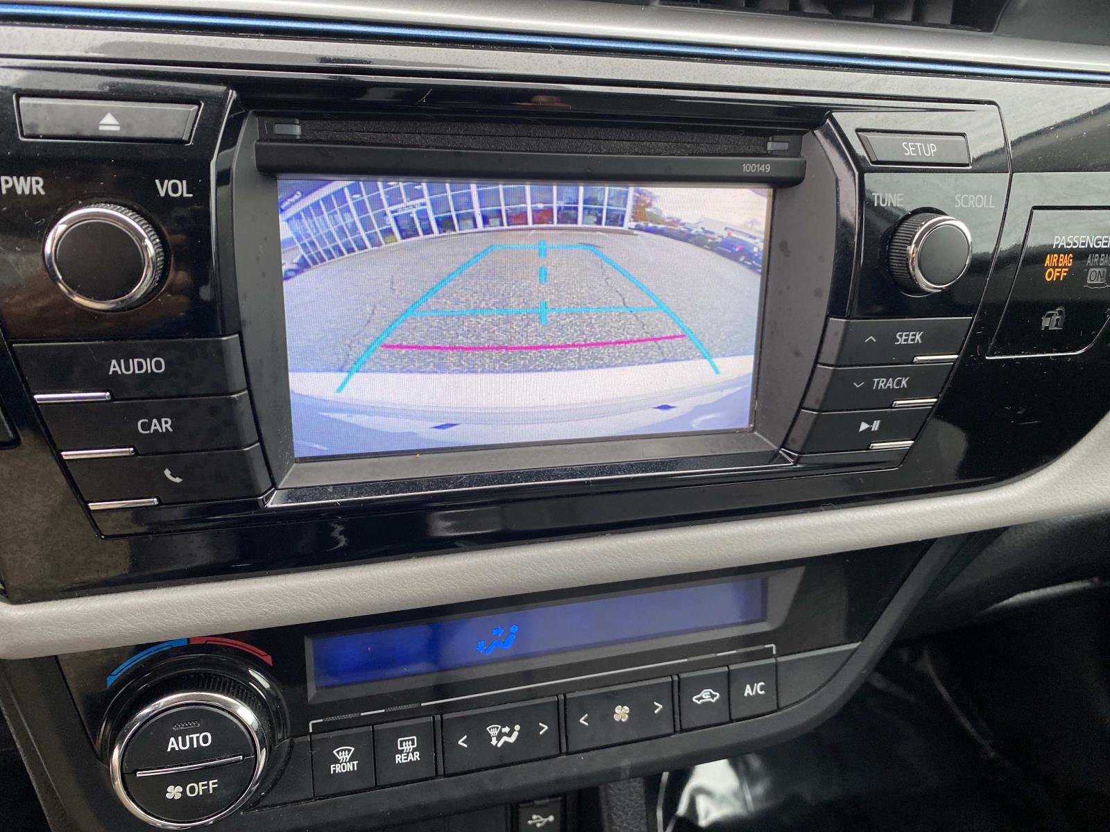 Used 2015 Toyota Corolla LE image 12