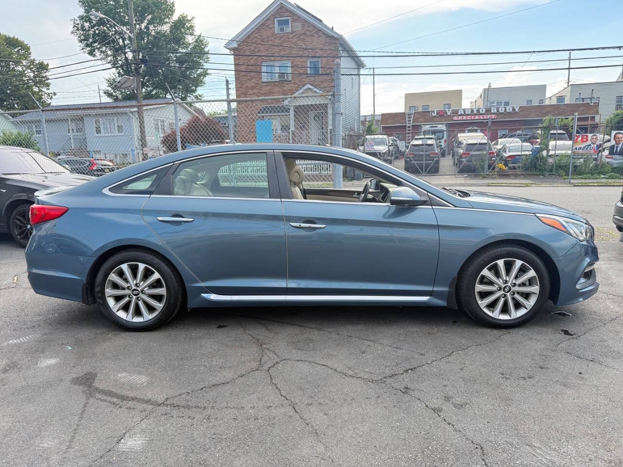 Used 2017 Hyundai Sonata Limited w/ Ultimate Package 04 FWD image 6