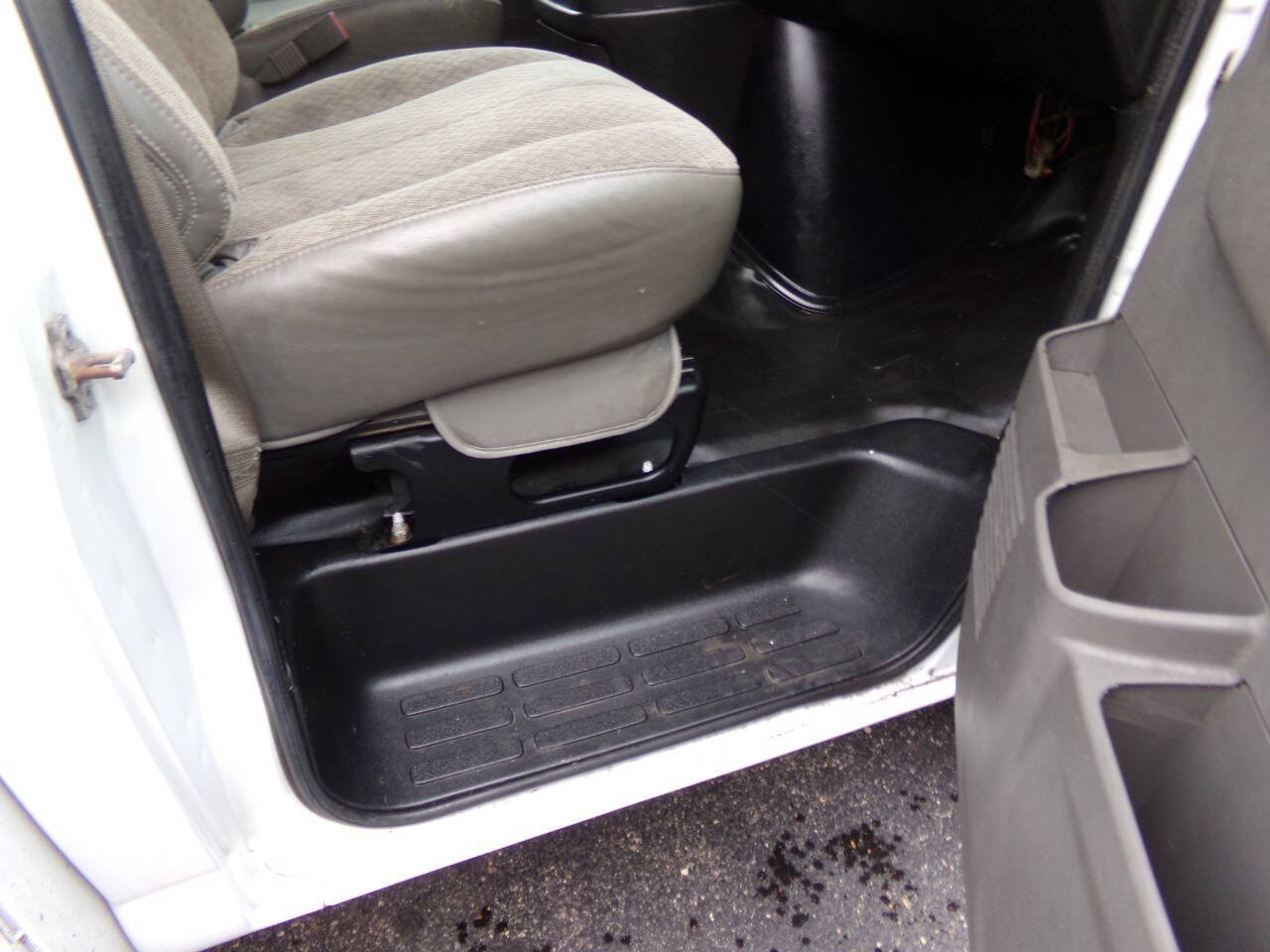 Used 2019 Chevrolet Express 3500 w/ Power Convenience Package RWD image 14