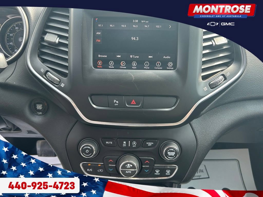 Used 2019 Jeep Cherokee Latitude Plus w/ Comfort/Convenience Group AWD/4WD image 17