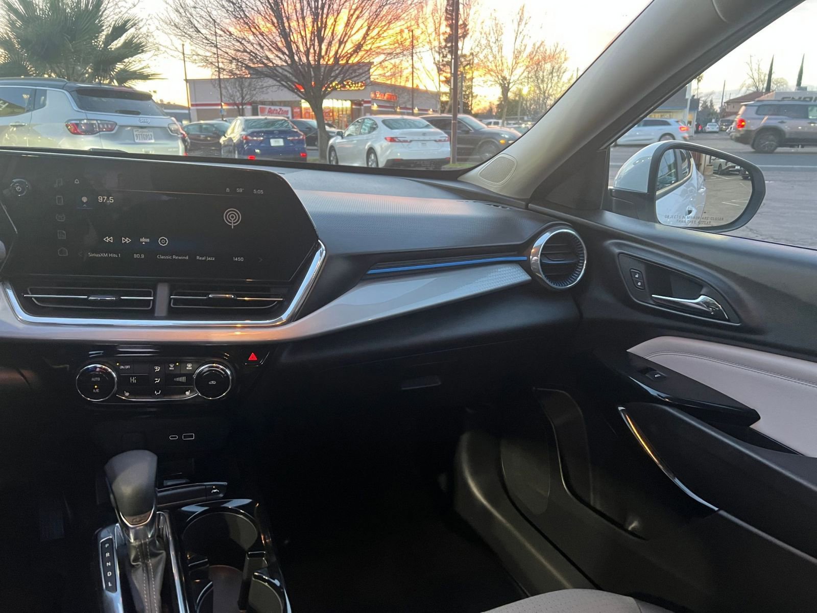 Used 2025 Chevrolet Trax LT w/ LT Convenience Package image 35