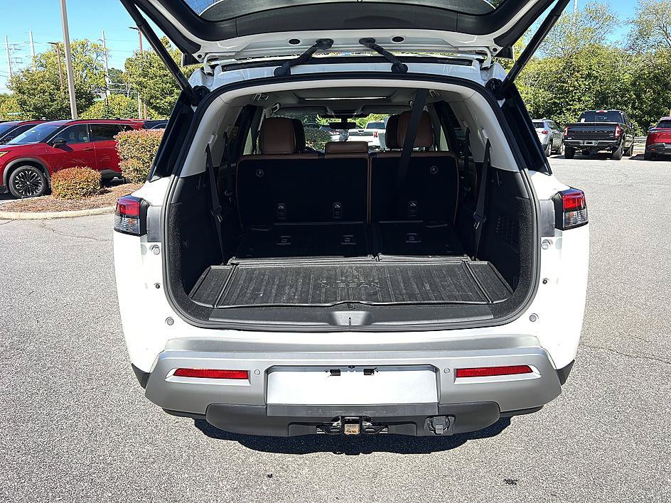 Certified 2024 Nissan Pathfinder Platinum w/ Cargo Package AWD/4WD image 15