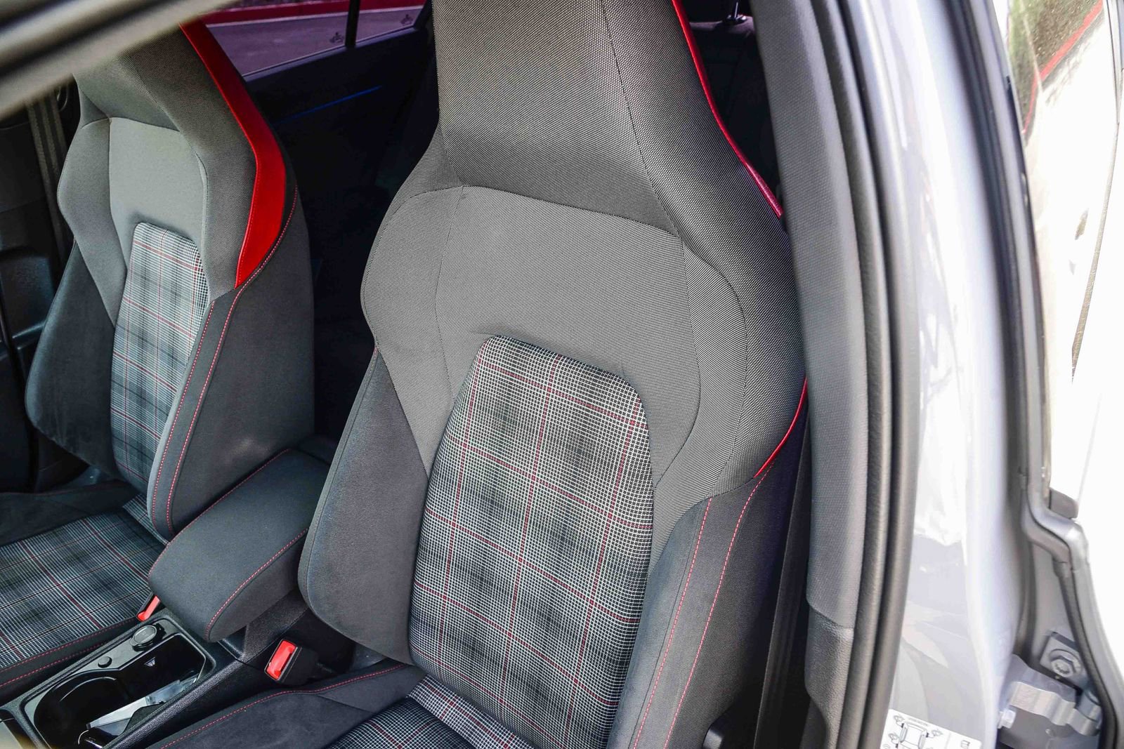 Used 2022 Volkswagen GTI SE image 28