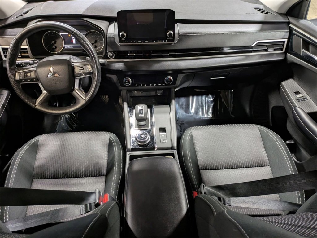 Used 2022 Mitsubishi Outlander ES image 25