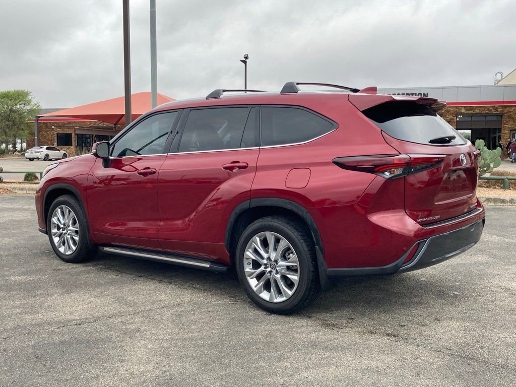 Certified 2025 Toyota Highlander Limited image 7
