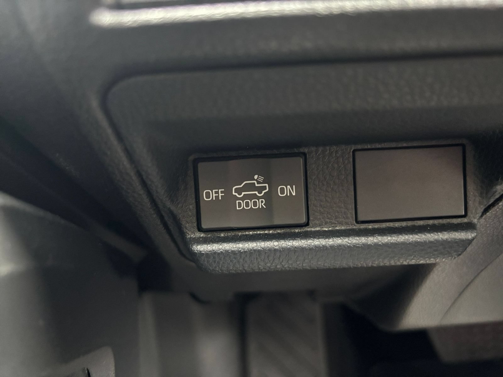 Used 2025 Toyota Tacoma TRD Off-Road AWD/4WD image 29