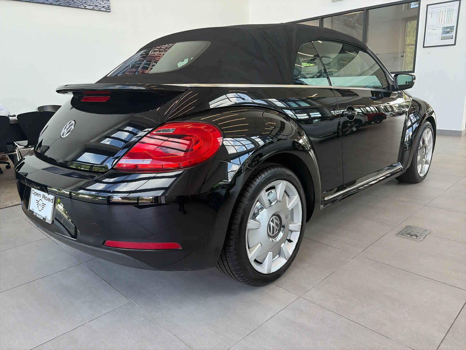 Used 2014 Volkswagen Beetle 2.5 FWD image 4