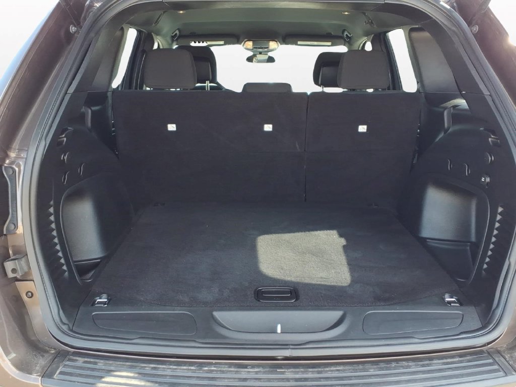 Used 2021 Jeep Grand Cherokee Laredo AWD/4WD image 9