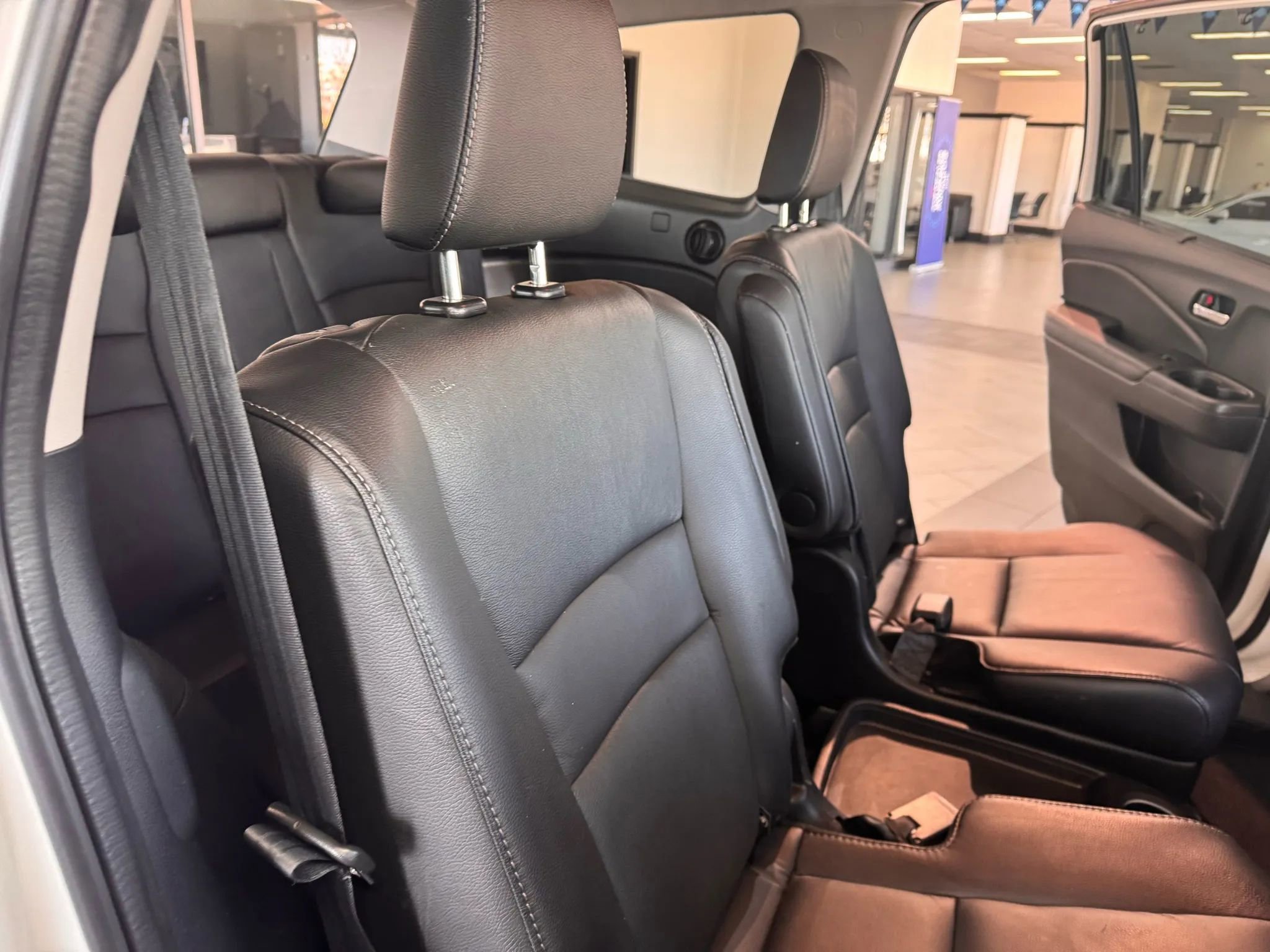Used 2021 Honda Pilot Touring image 16