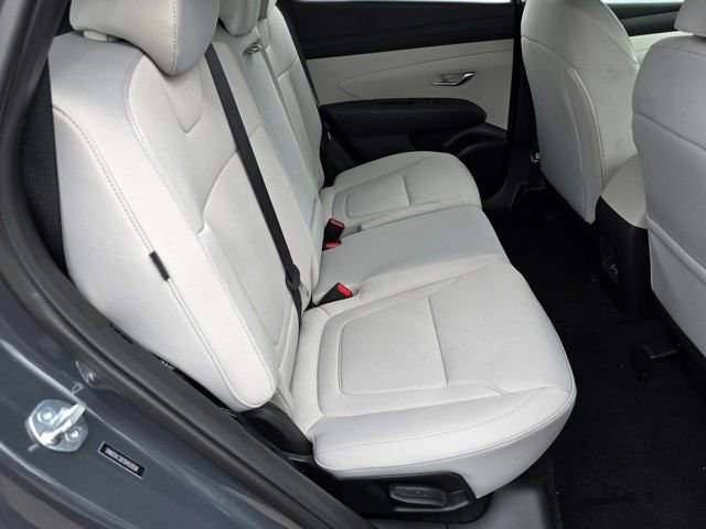 Certified 2025 Hyundai Tucson SE image 18
