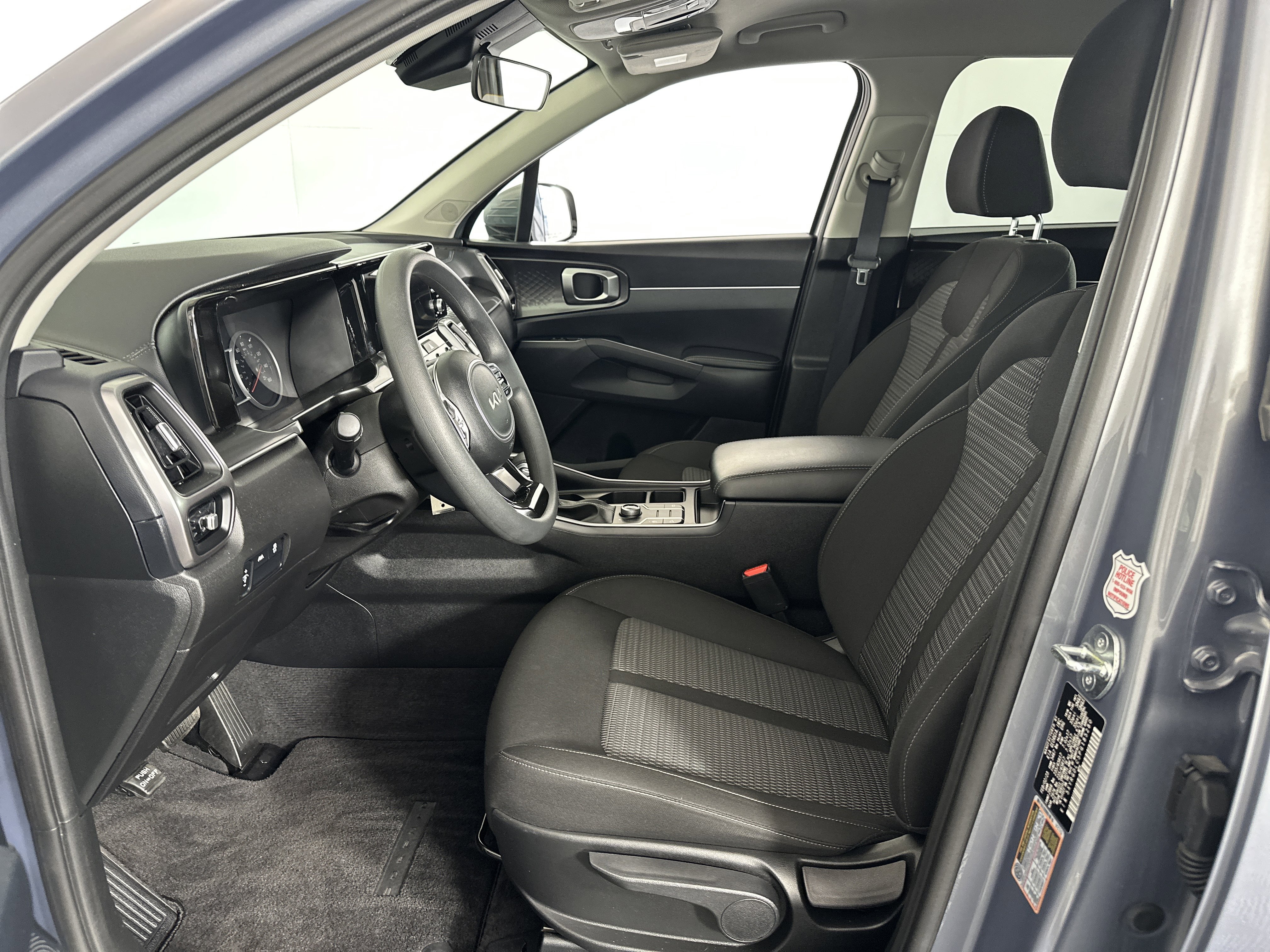 Used 2023 Kia Sorento LX image 6