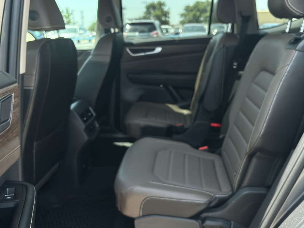 Used 2024 Volkswagen Atlas SEL AWD/4WD image 16