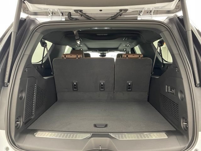 New 2026 Chevrolet Suburban High Country AWD/4WD image 15