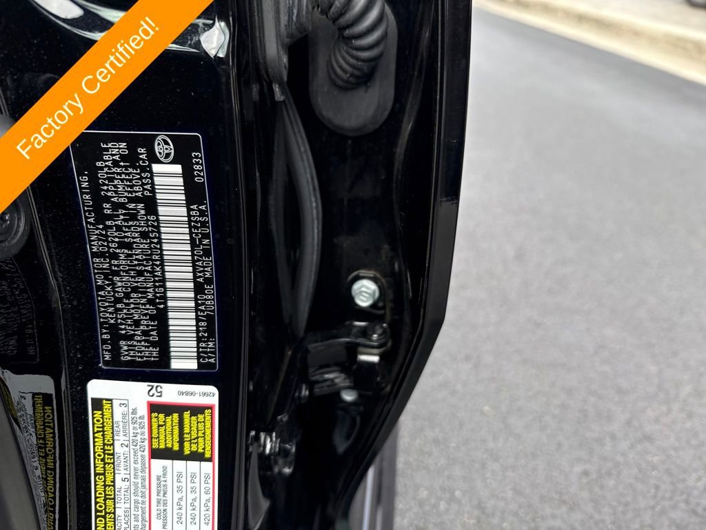 Used 2024 Toyota Camry SE image 11