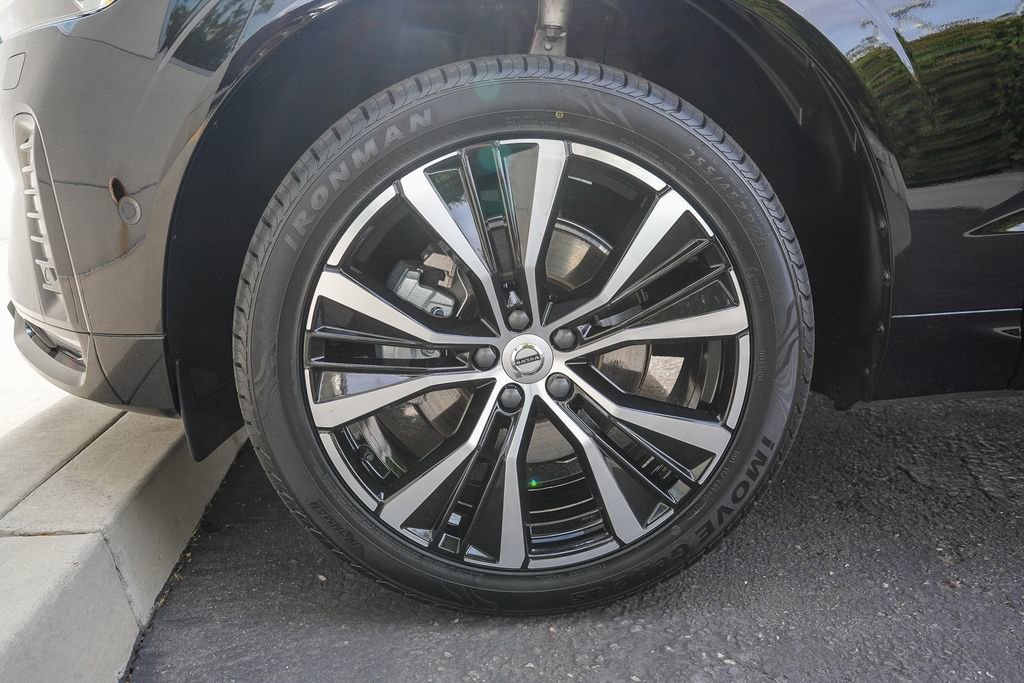 Used 2024 Volvo XC60 B5 Plus w/ Protection Package Premier AWD/4WD image 11