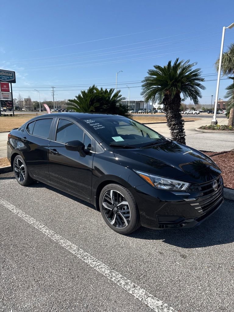 Used 2025 Nissan Versa SR w/ Trunk Package image 3
