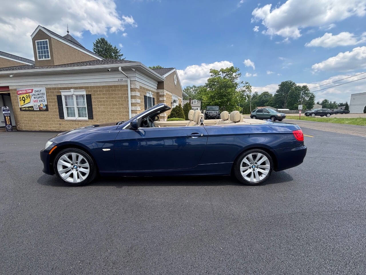 Used 2011 BMW 328i Convertible RWD image 2