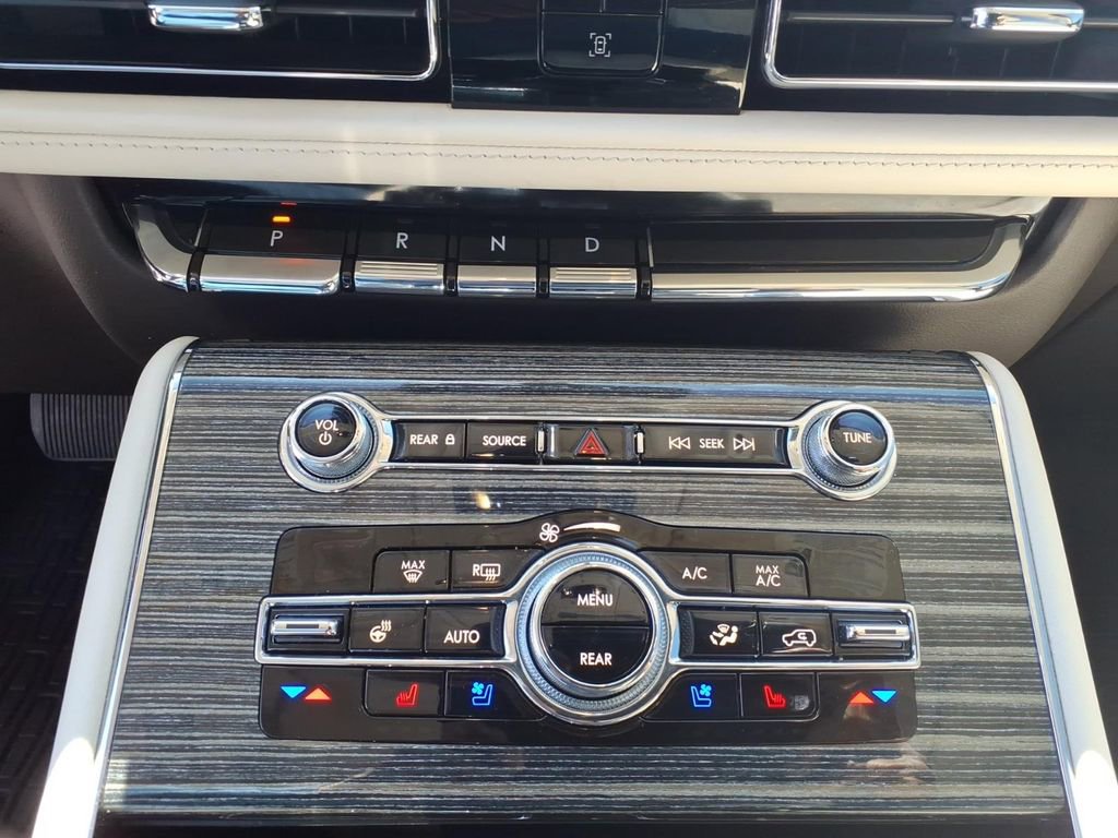 Used 2024 Lincoln Aviator Black Label w/ Jet Package image 8