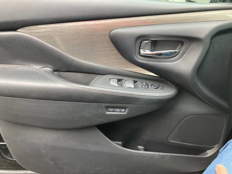 Used 2015 Nissan Murano Platinum w/ Cargo Package image 16