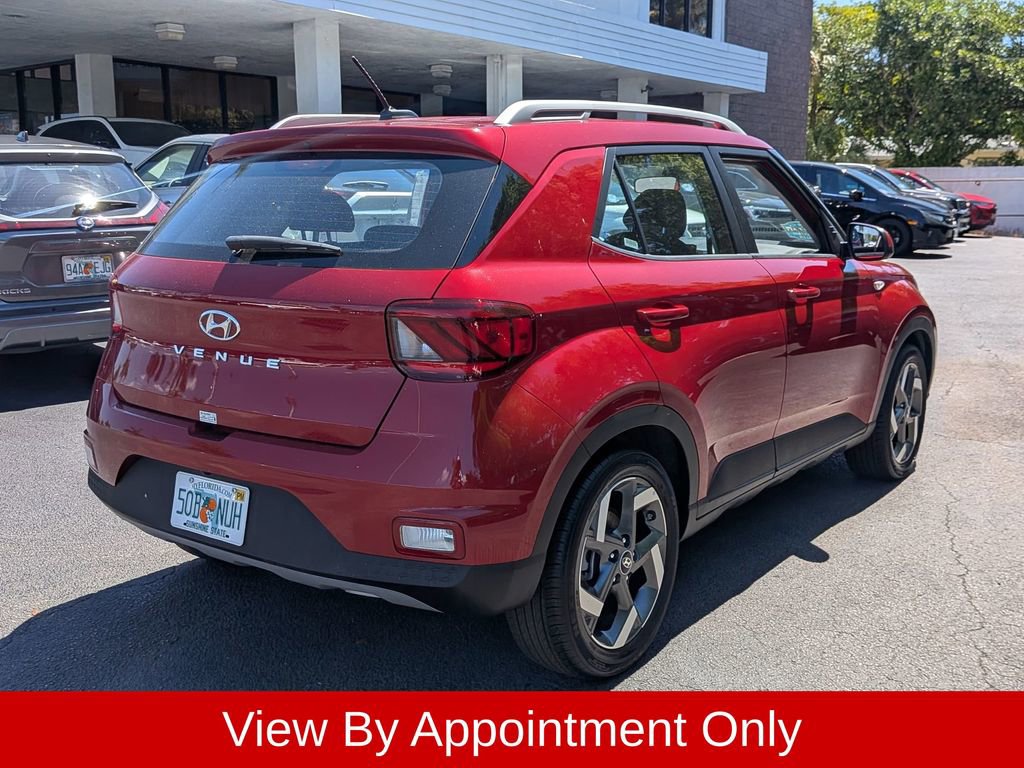 Used 2025 Hyundai Venue SEL FWD image 5