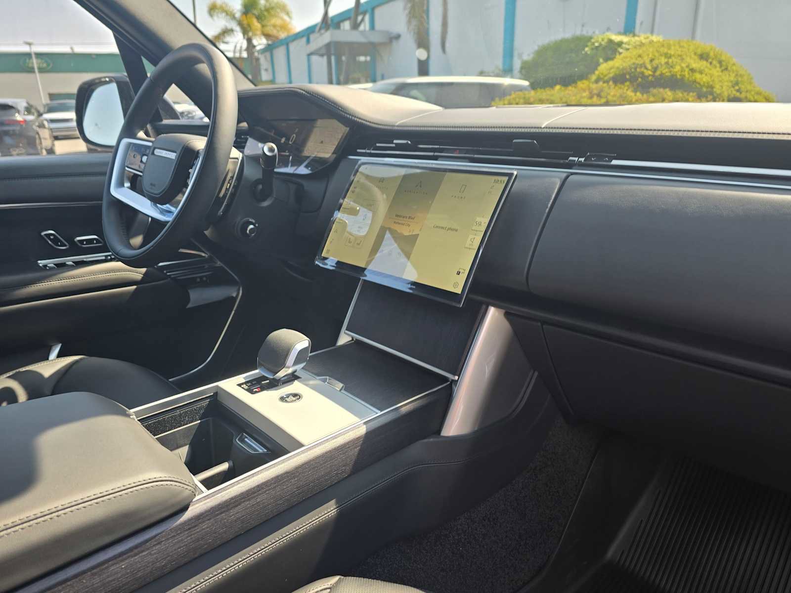 New 2025 Land Rover Range Rover SE image 12