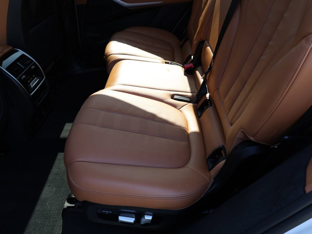 Used 2022 BMW X7 xDrive40i w/ Executive Package AWD/4WD image 24