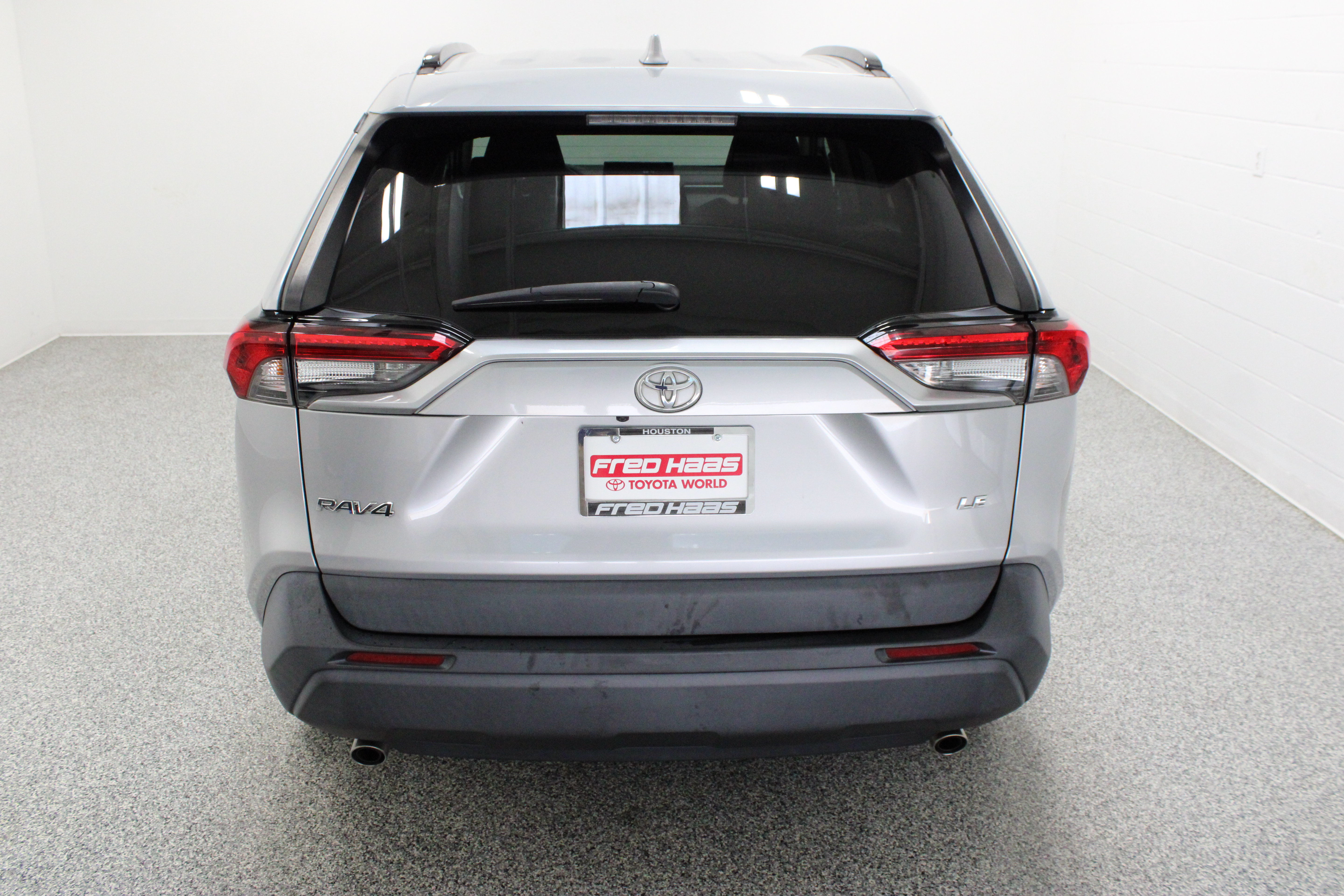 Used 2021 Toyota RAV4 LE FWD image 8