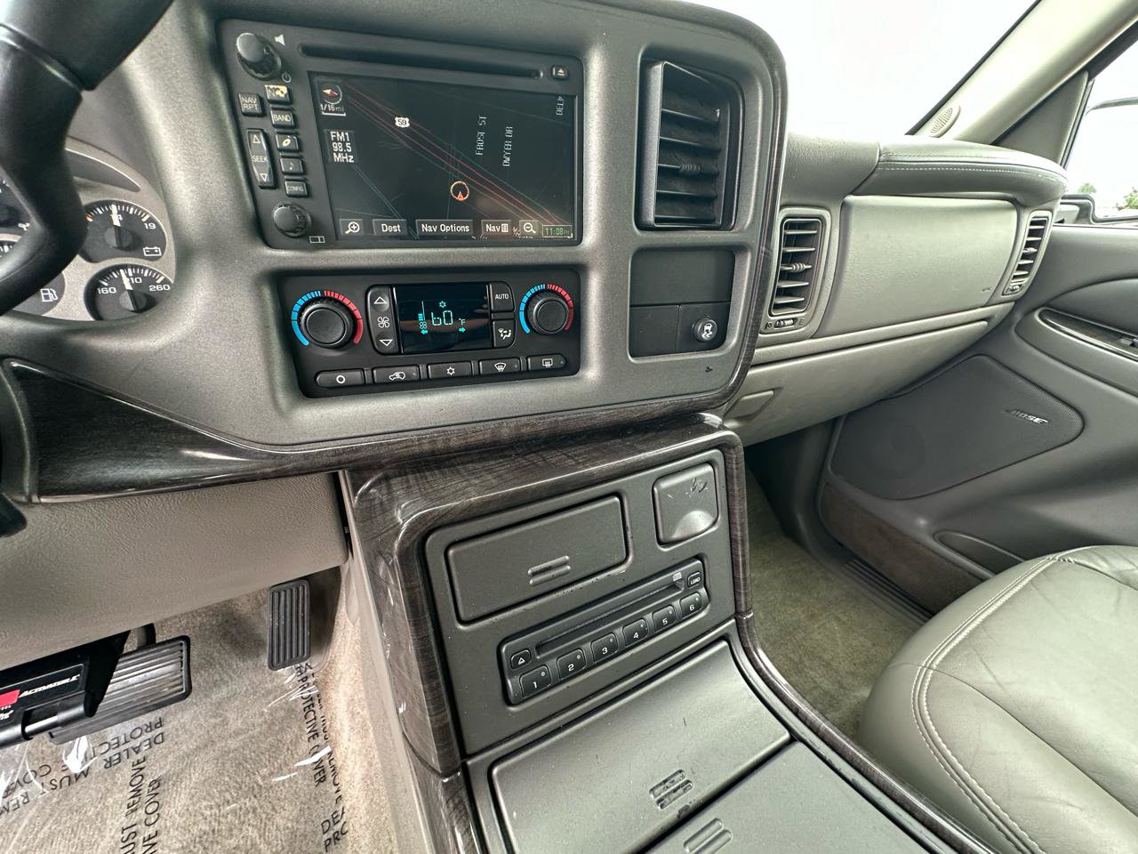Used 2005 GMC Yukon XL Denali AWD/4WD image 30