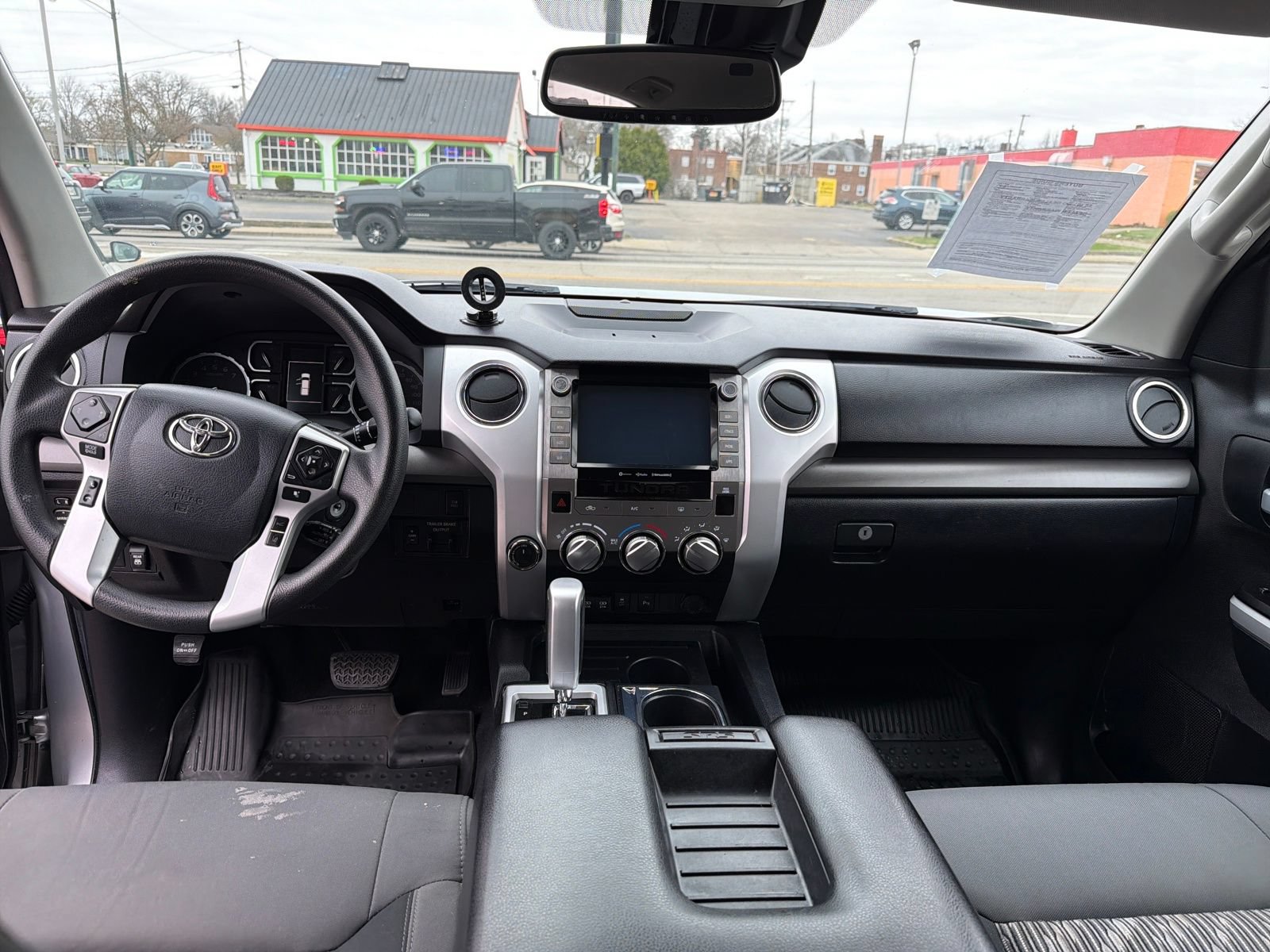Used 2020 Toyota Tundra SR5 w/ SR5 Convenience Package AWD/4WD image 15