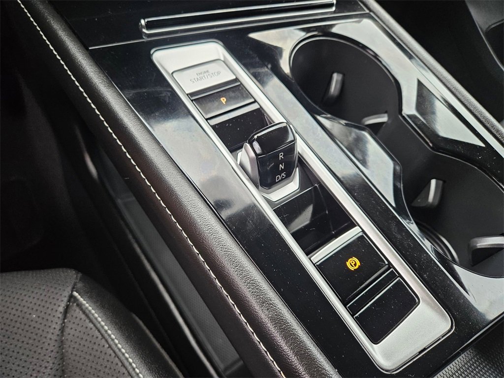 Used 2025 Volkswagen Atlas SE image 28