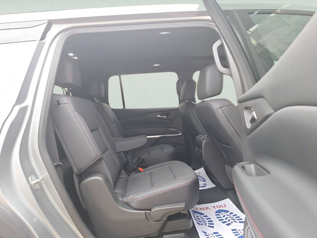 Used 2025 Chevrolet Traverse Z71 image 12