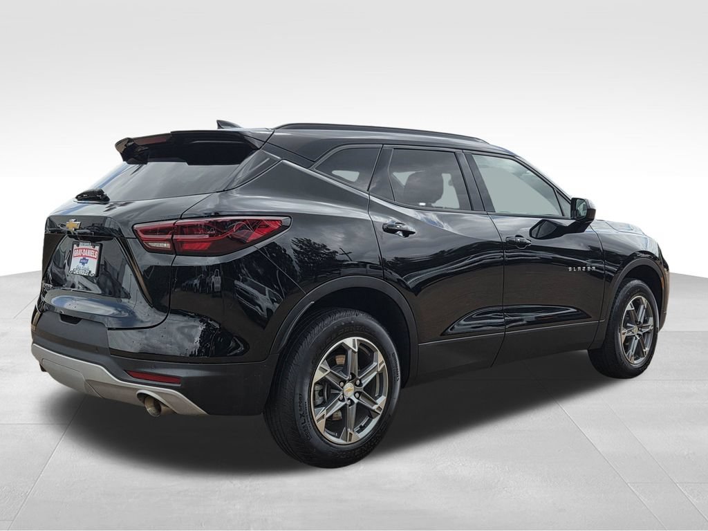 Used 2024 Chevrolet Blazer LT w/ Convenience Package FWD image 6
