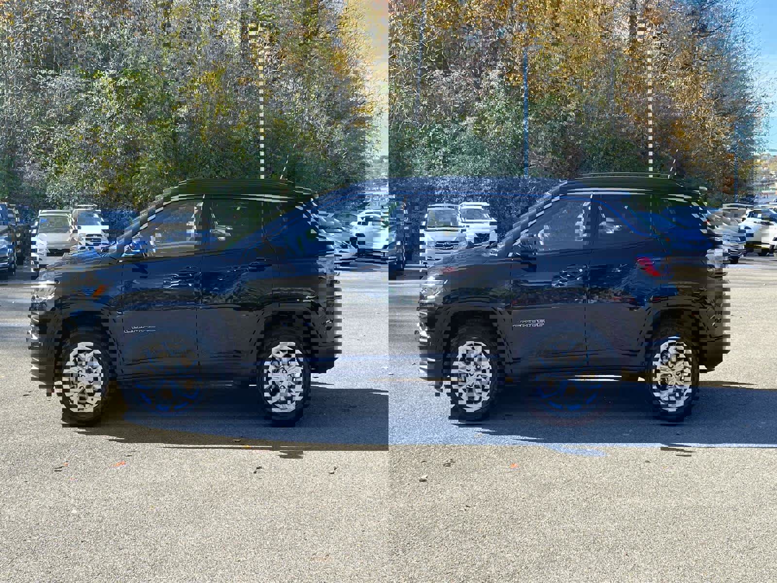 Used 2024 Jeep Compass Latitude image 2