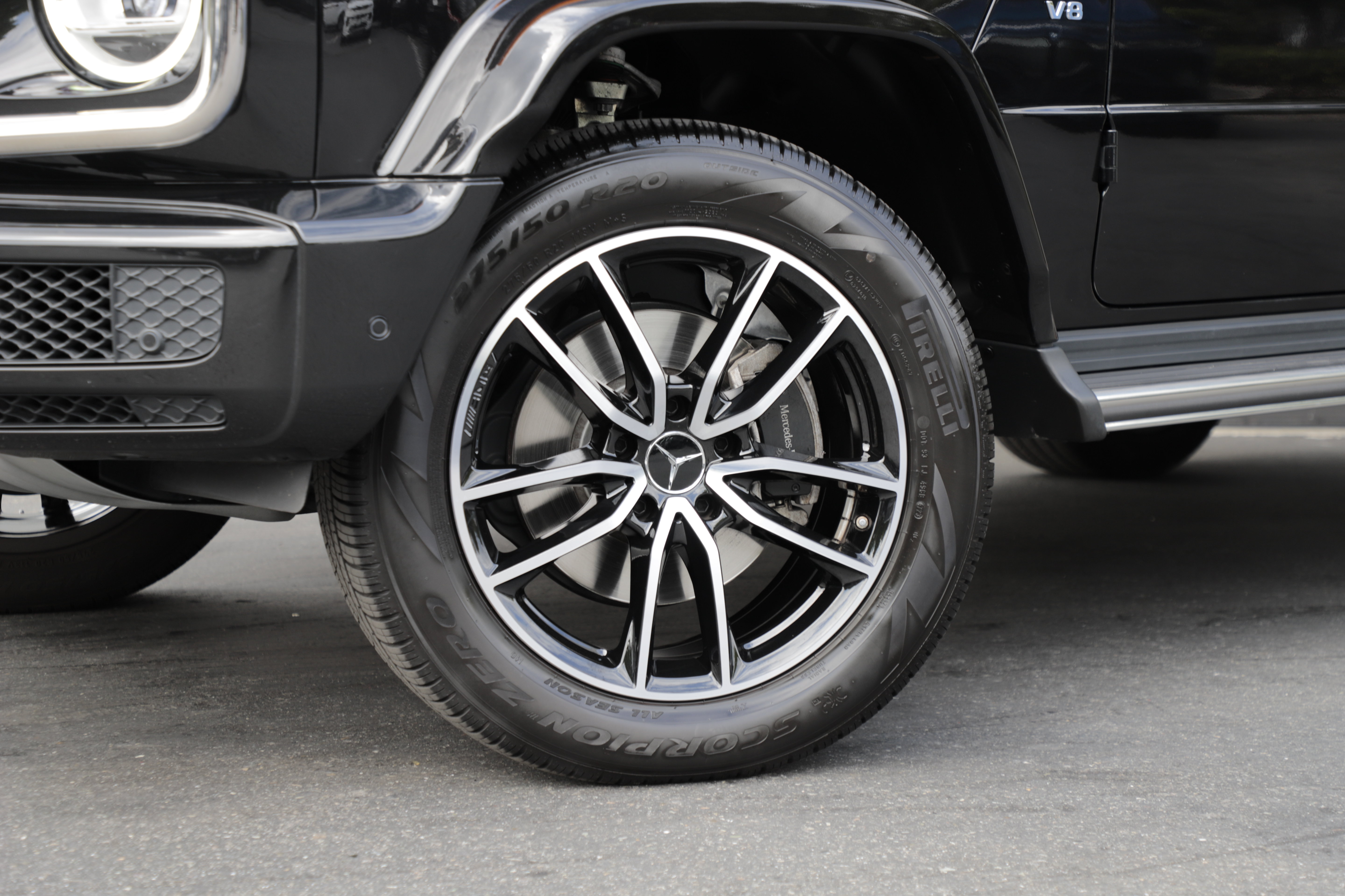 Used 2024 Mercedes-Benz G 550 image 2
