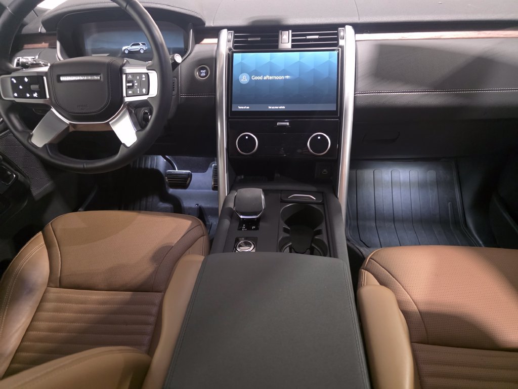 Certified 2025 Land Rover Discovery Dynamic SE AWD/4WD image 12