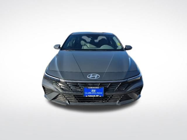 Used 2025 Hyundai Elantra SE FWD image 2