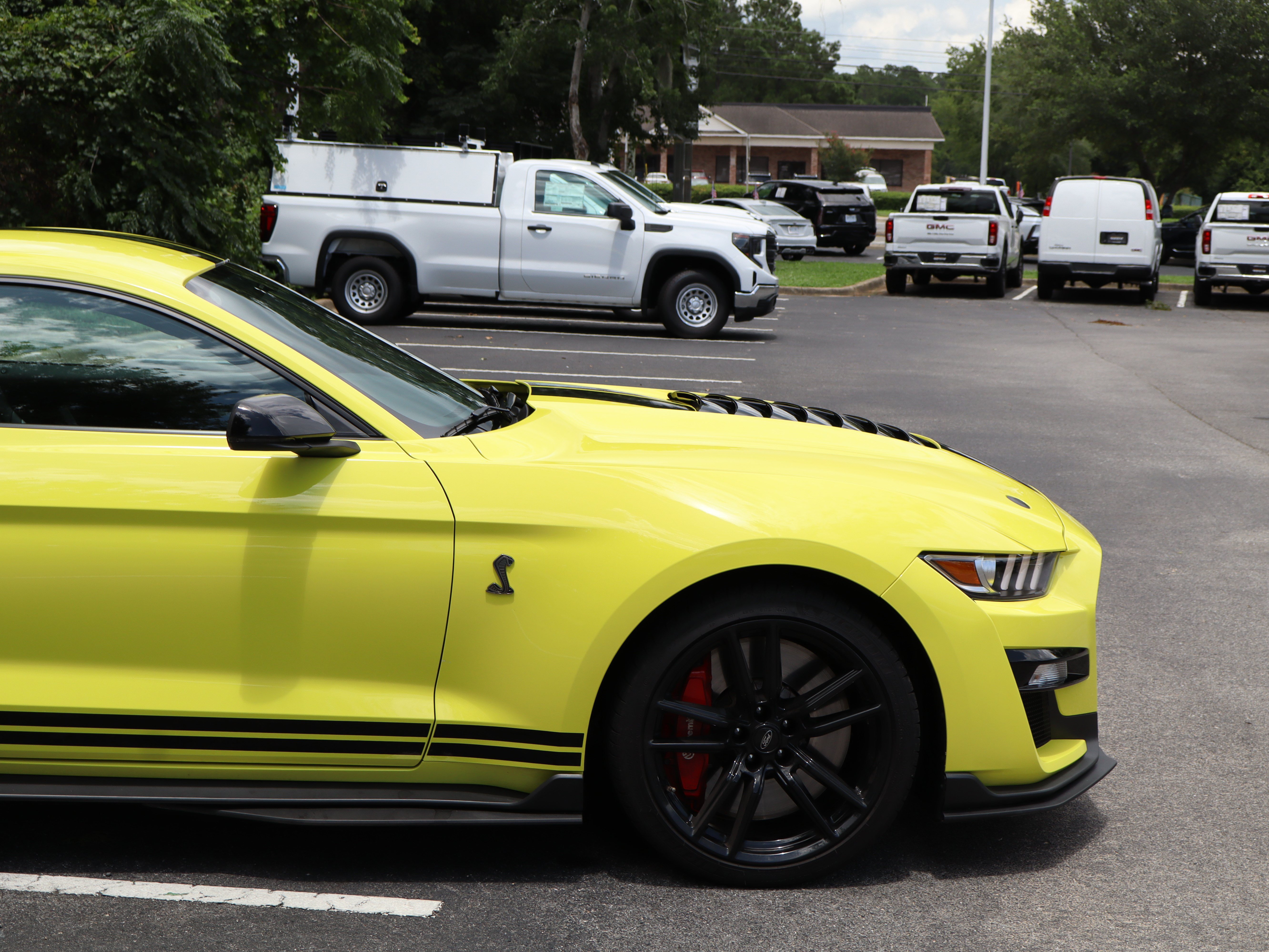 Used 2021 Ford Mustang Shelby GT500 w/ Technology Package RWD image 5