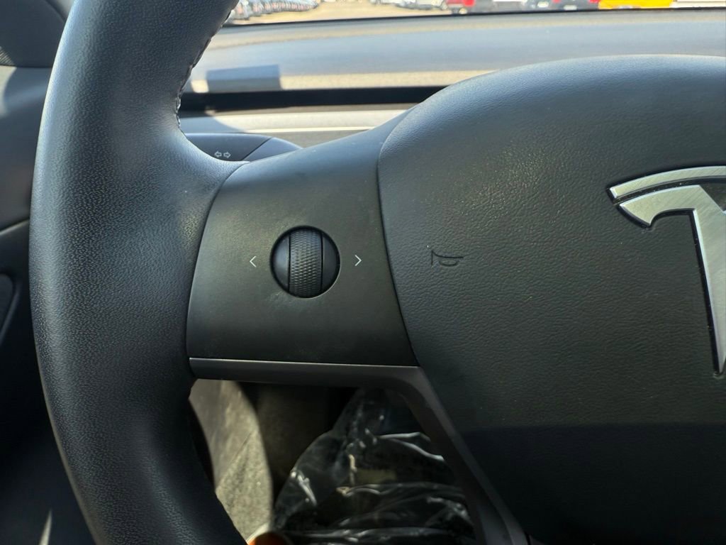 Used 2020 Tesla Model 3 Standard Range Plus image 23