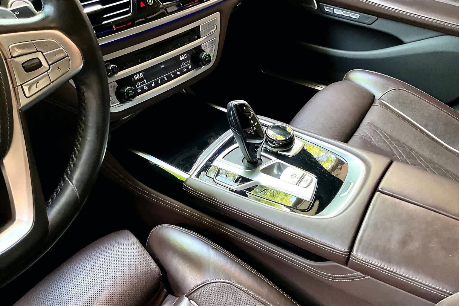 Used 2018 BMW 750i RWD image 16