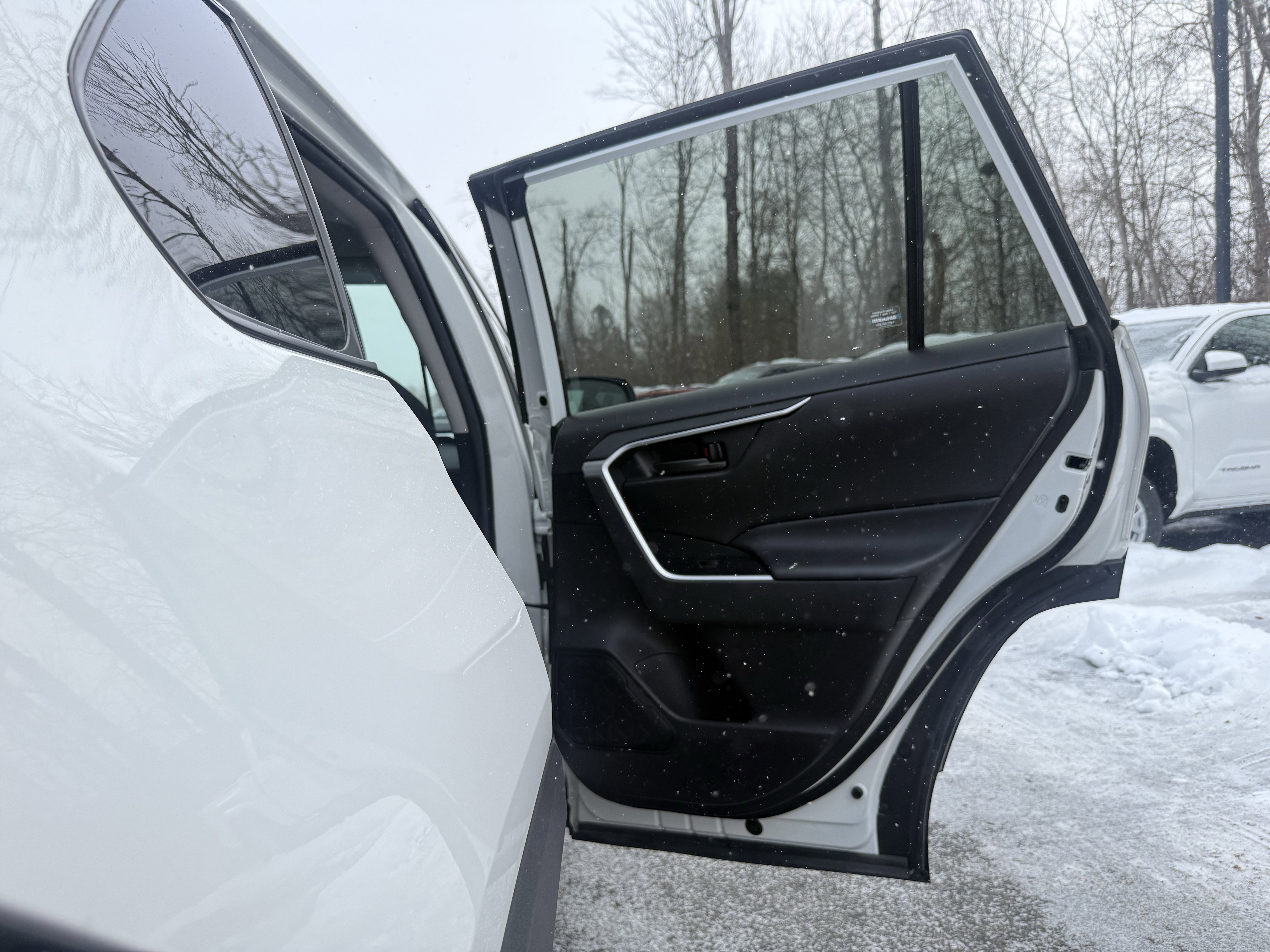 Used 2022 Toyota RAV4 LE image 28