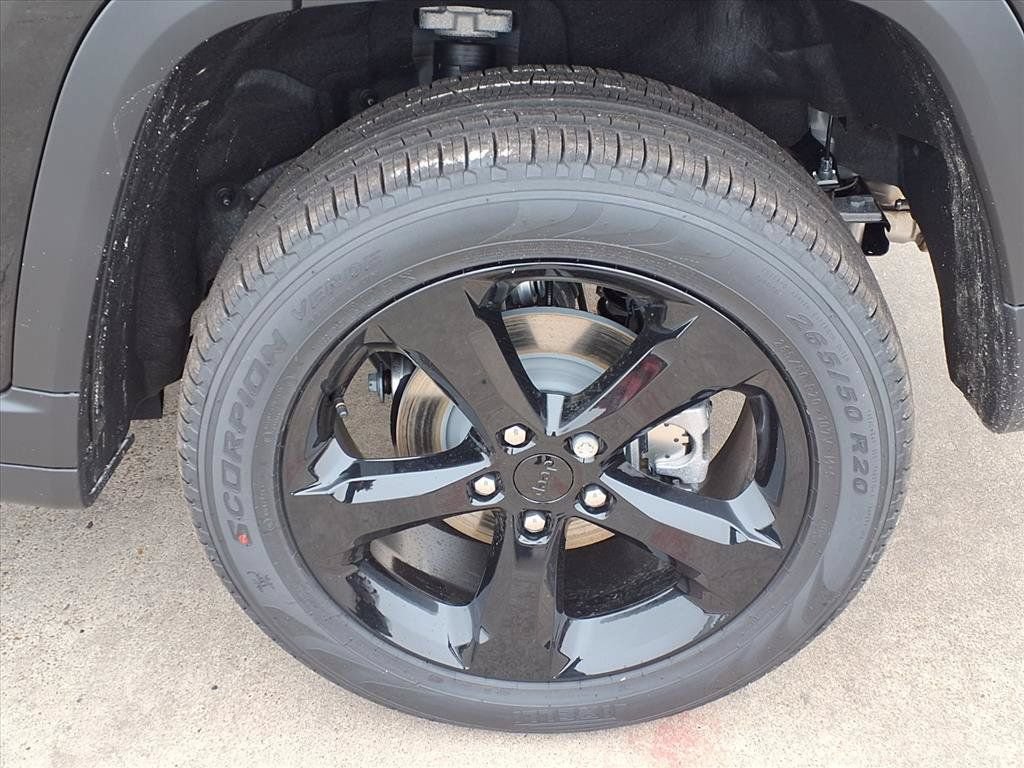 New 2025 Jeep Grand Cherokee Limited w/ Black Appearance Package AWD/4WD image 5