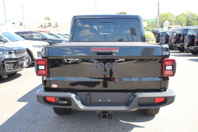 Used 2024 Jeep Gladiator Sport w/ Premium Package AWD/4WD image 29