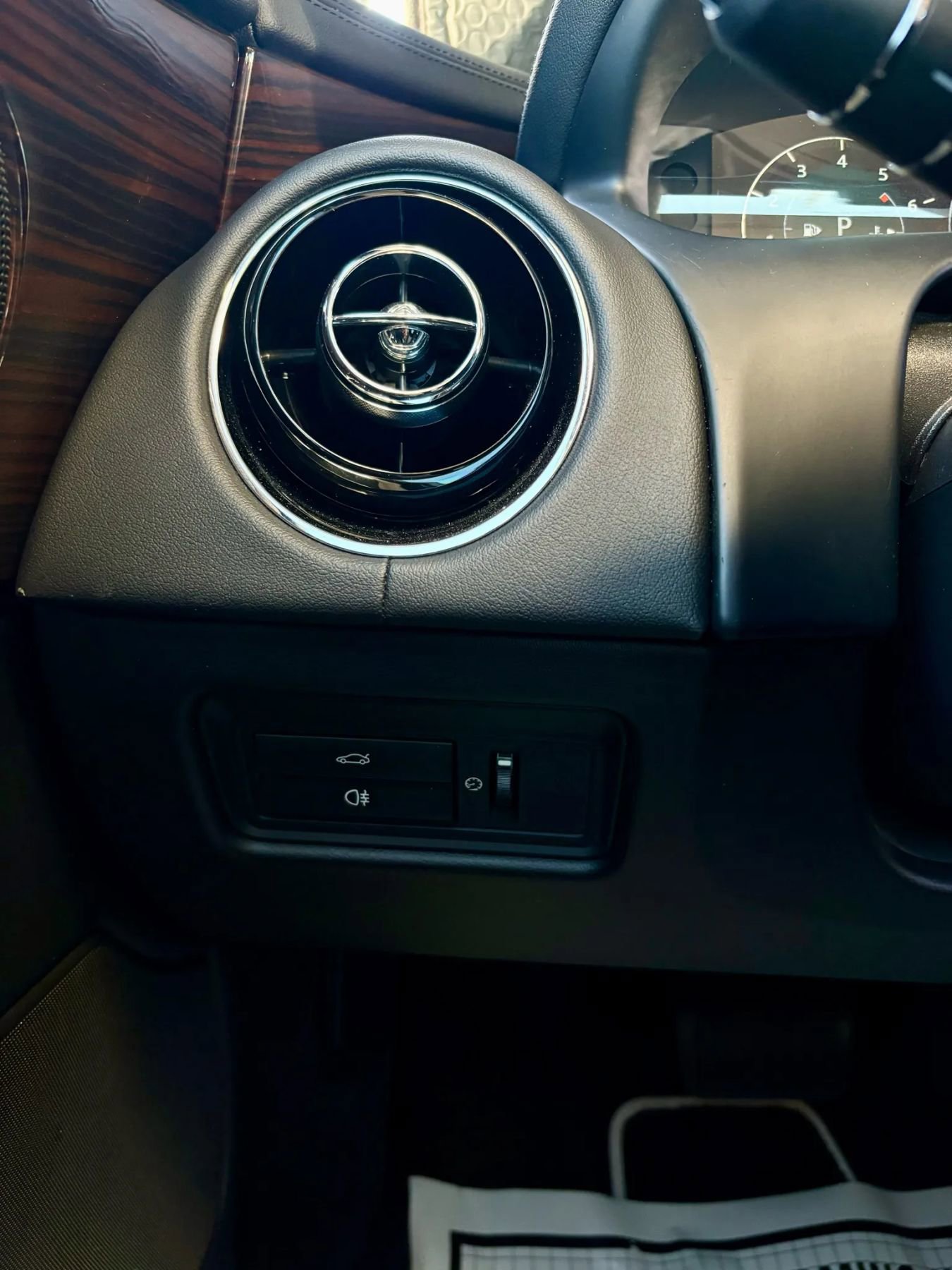 Used 2017 Jaguar XJ R-Sport image 40