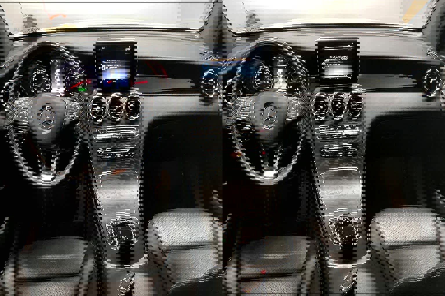 Used 2019 Mercedes-Benz GLC 300 4MATIC image 17