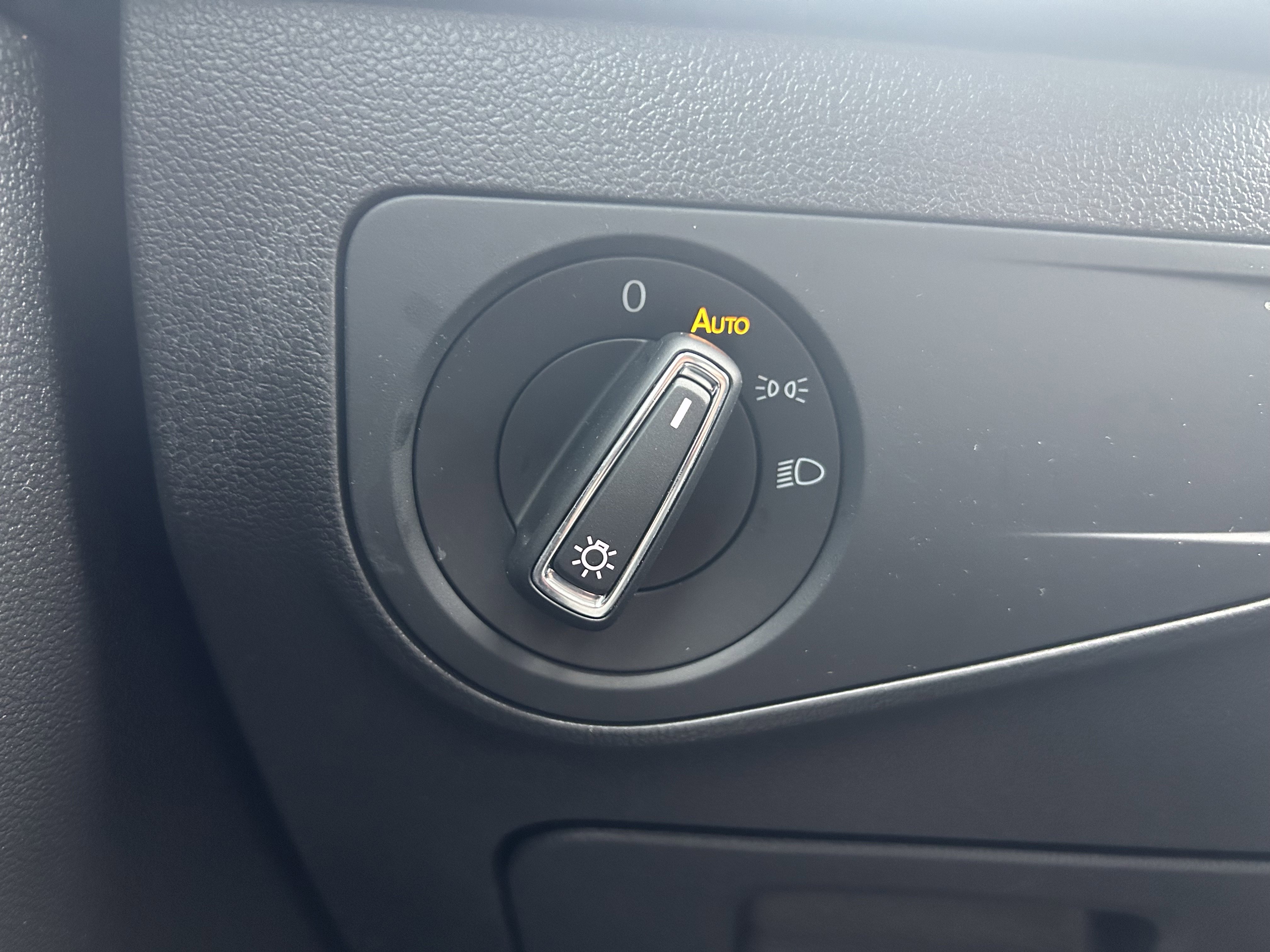 Certified 2023 Volkswagen Tiguan SE R-Line image 14