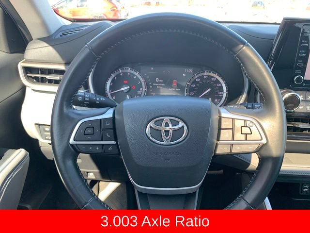 Used 2022 Toyota Highlander XLE AWD/4WD image 18