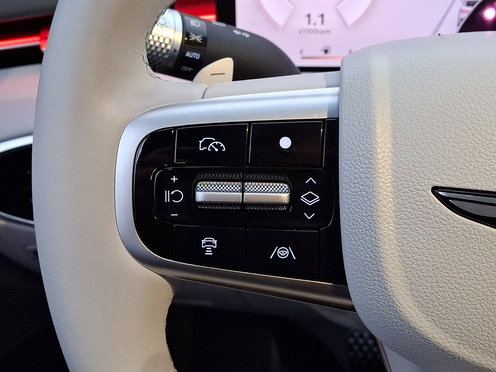 Used 2026 Genesis GV70 2.5T Advanced image 22