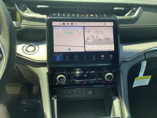New 2023 Jeep Grand Cherokee Overland w/ Luxury Tech Group IV AWD/4WD image 17