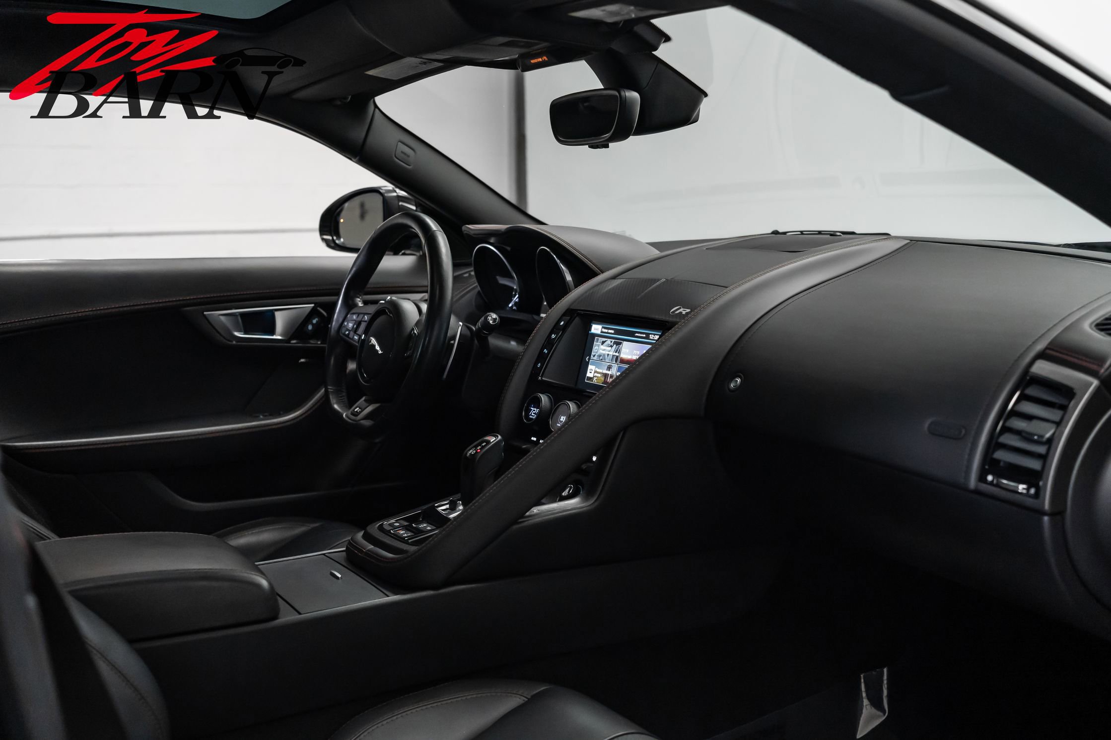 Used 2016 Jaguar F-TYPE R image 47