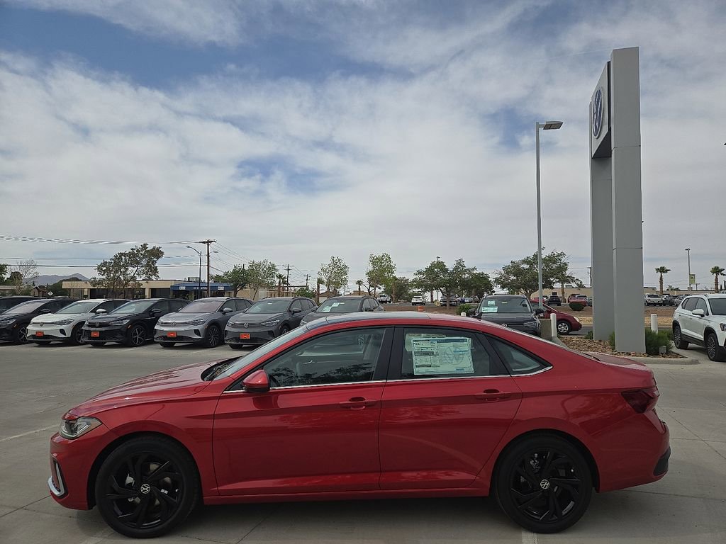 Used 2025 Volkswagen Jetta SE image 7